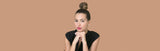 Chignon Haut Rajeunissant : Coiffure Élégante et Facile
