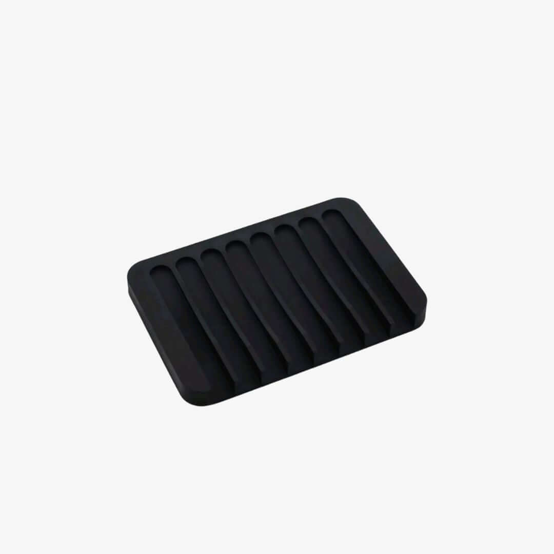 Porte-savon en silicone noir avec drainage optimal, garde votre savon propre et sec.